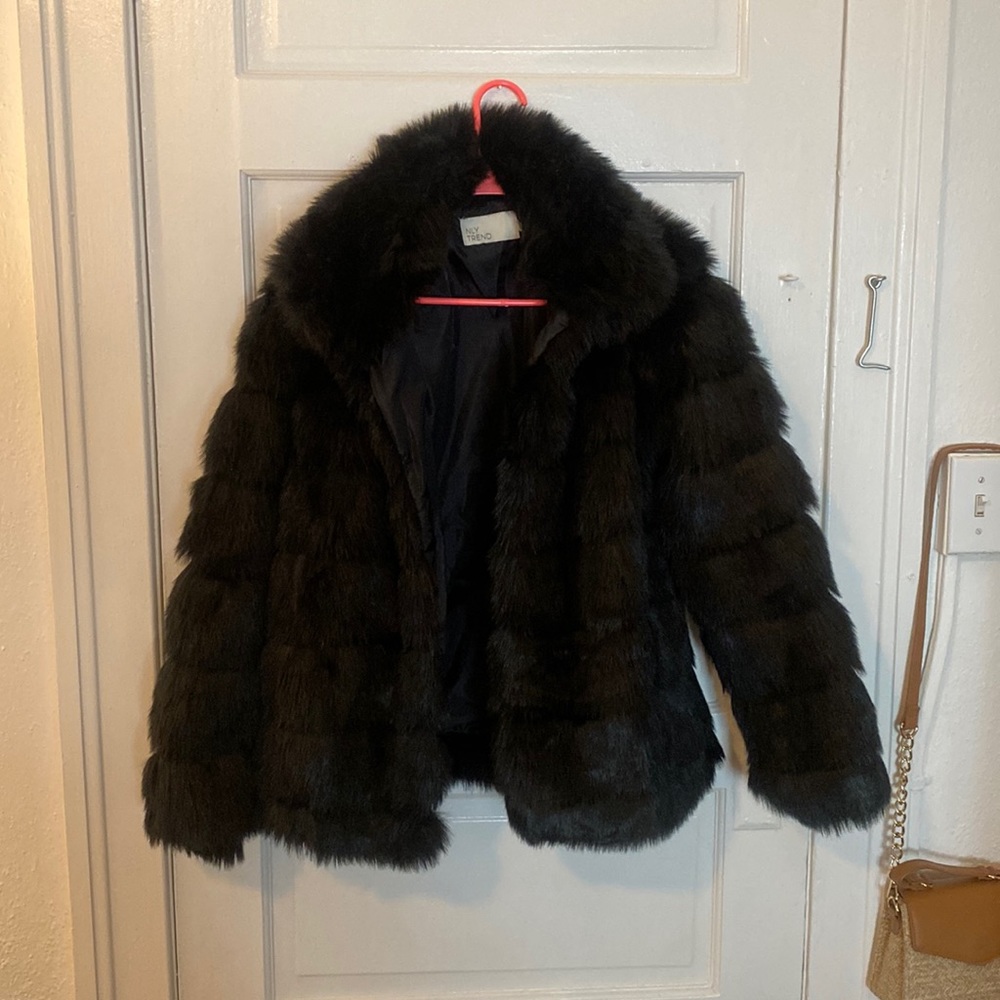 Fake fur coat, Nelly trend, size 4